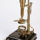 Detail of side-pillar microscope