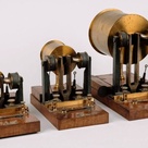 Helmholtz's apparatus for the synthesis of sound