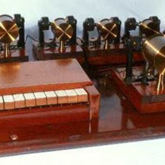 Helmholtz's apparatus for the synthesis of sound