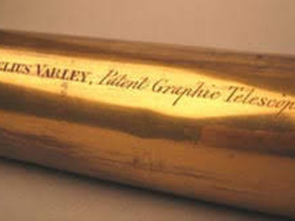 Engraved inscription on the body of the graphic telescope