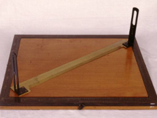Plane table and alidade