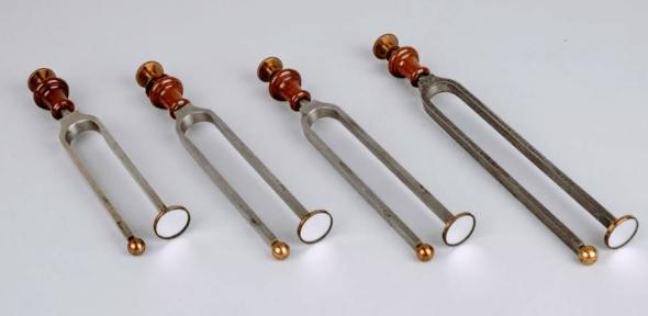 Lissajous tuning forks with attached mirrors for projecting Lissajous figures